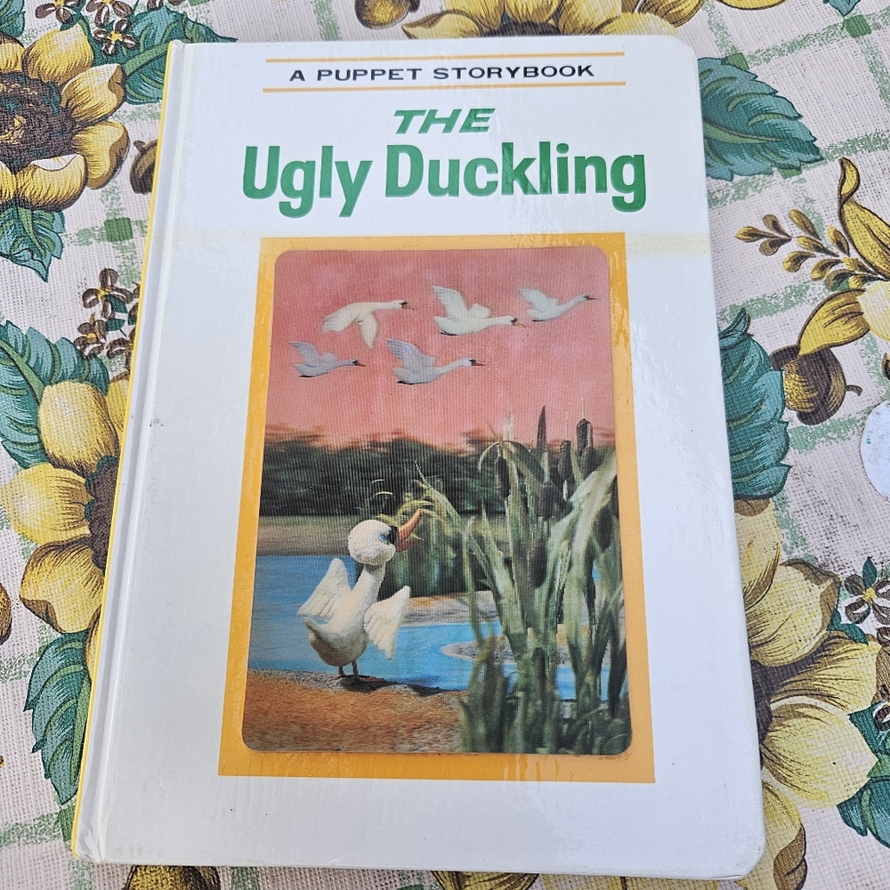 The Ugly Duckling Puppet Storybook Tadasu Izawa